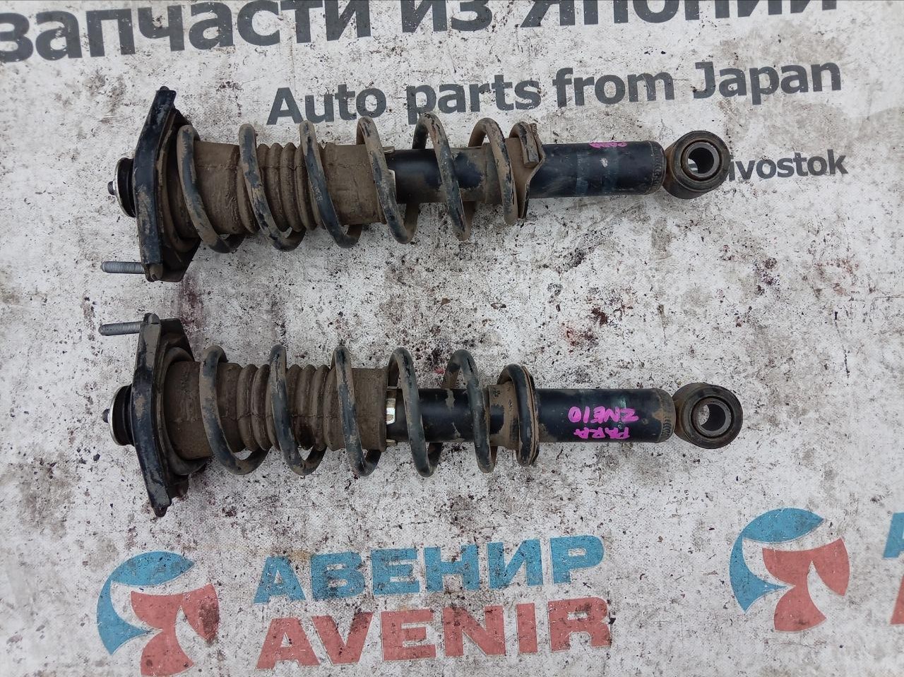 Стойка TOYOTA WISH ZNE10 1ZZ-FE задняя (б/у)