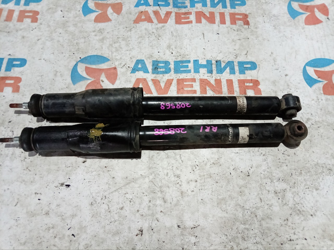 Амортизатор HONDA ELYSION RR1 K24A задний (б/у) Амортизатор HONDA ELYSION RR1 K24A задний (б/у)