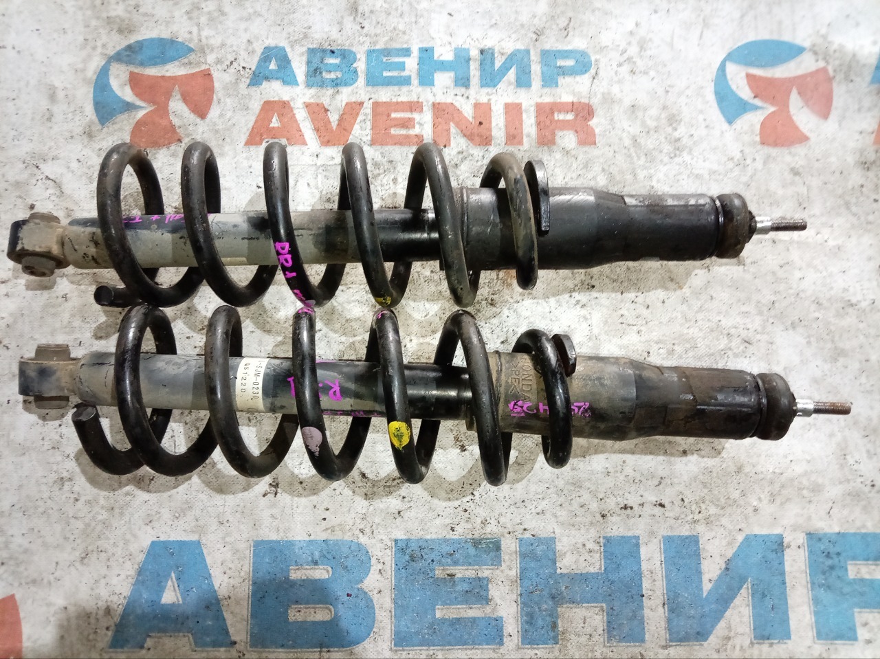 Амортизатор HONDA ELYSION RR1 K24A задний (б/у) Амортизатор HONDA ELYSION RR1 K24A задний (б/у)