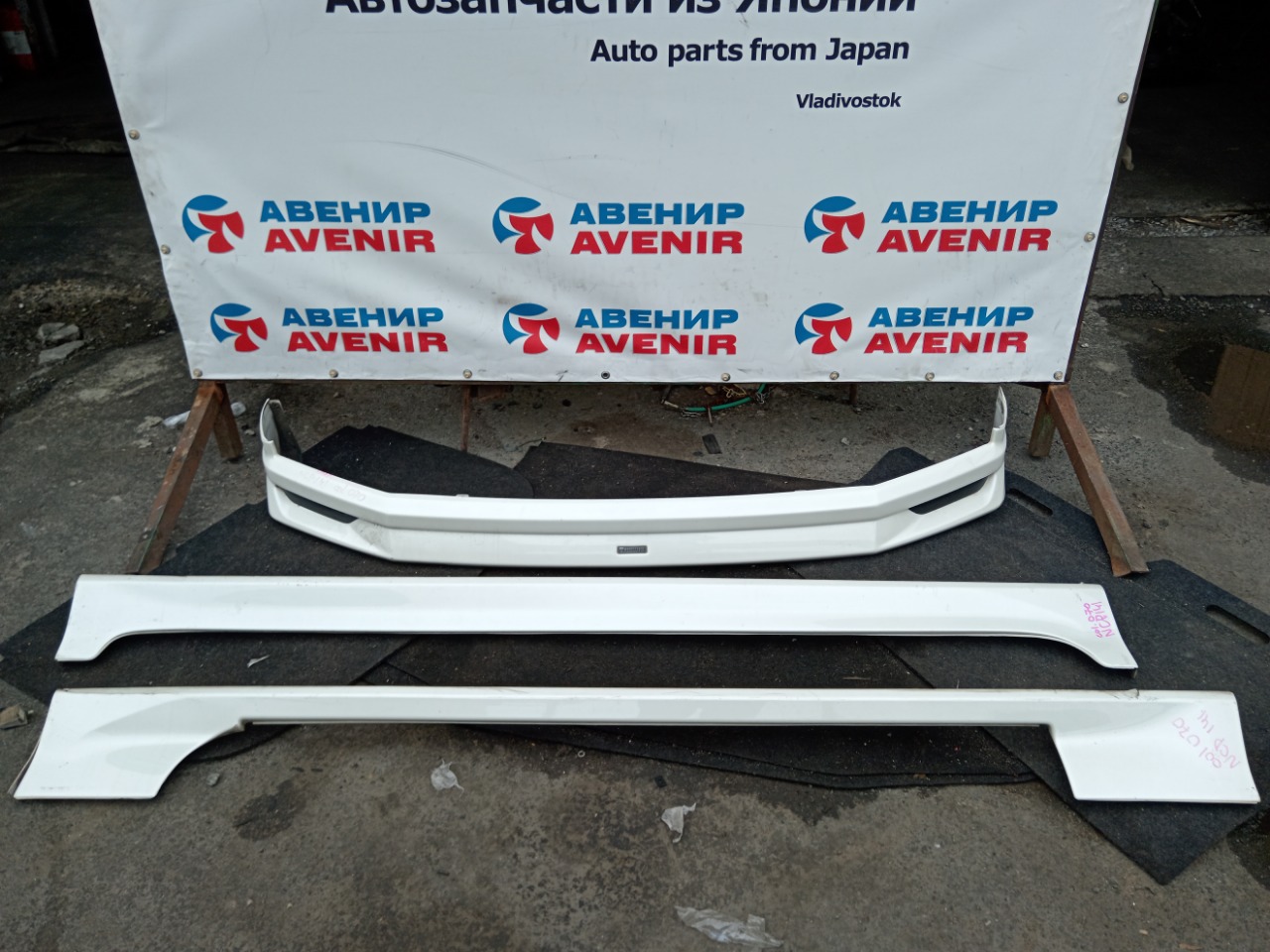 Обвес TOYOTA SPADE NCP141 (б/у) Обвес TOYOTA SPADE NCP141 (б/у)