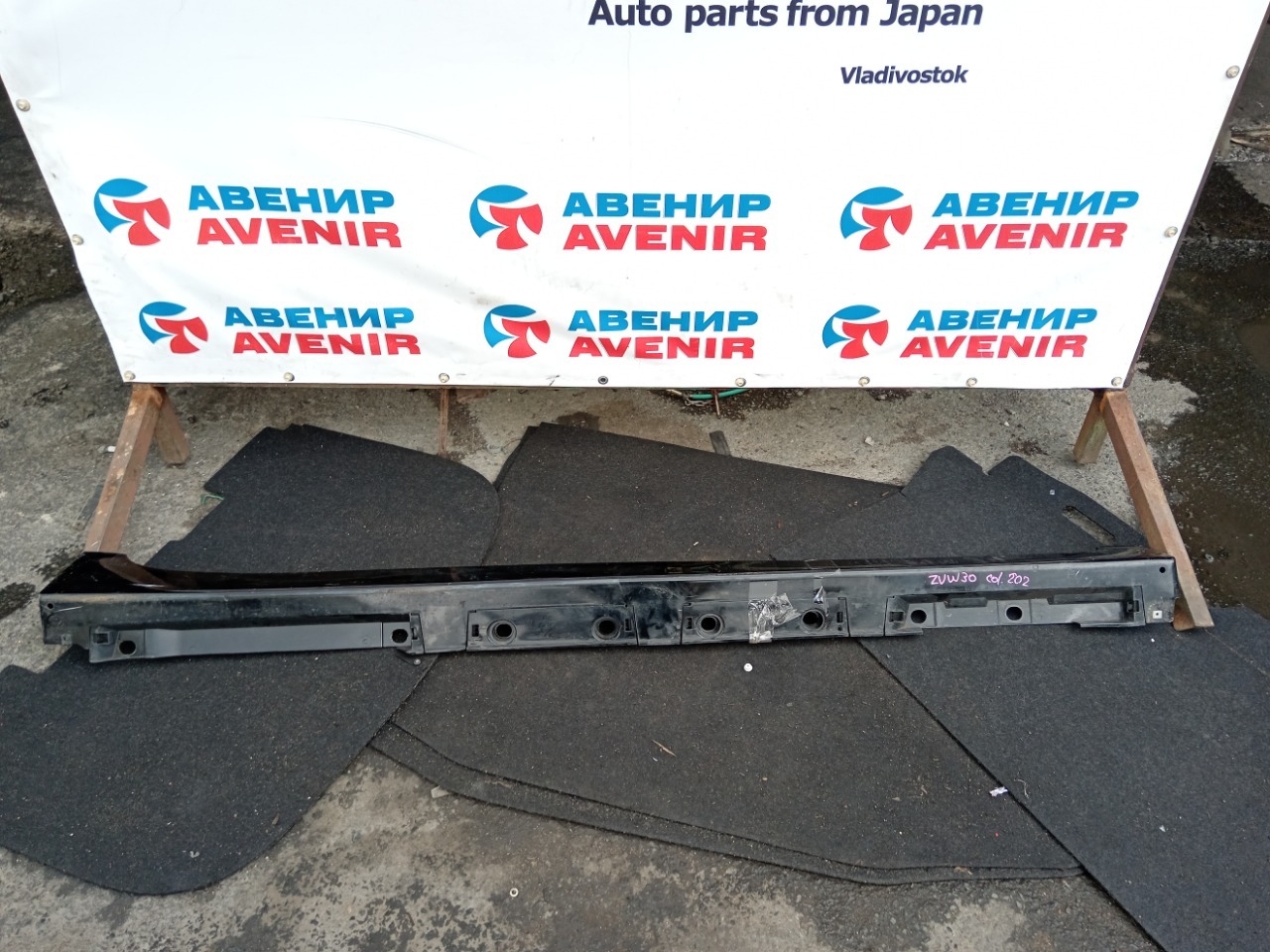 Порог TOYOTA PRIUS ZVW30 правый (б/у)