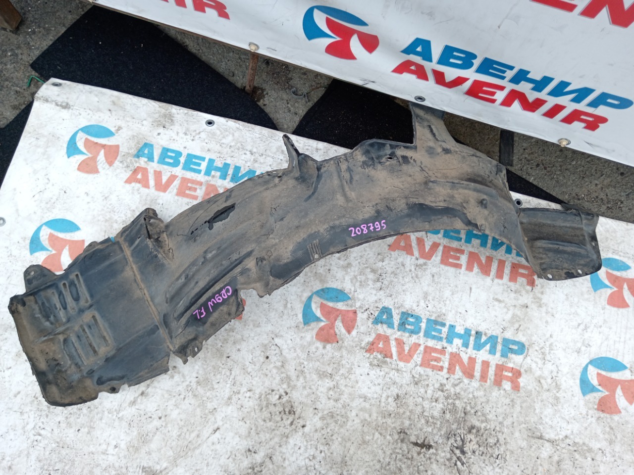 Подкрылок MITSUBISHI DION CR9W передний левый (б/у)