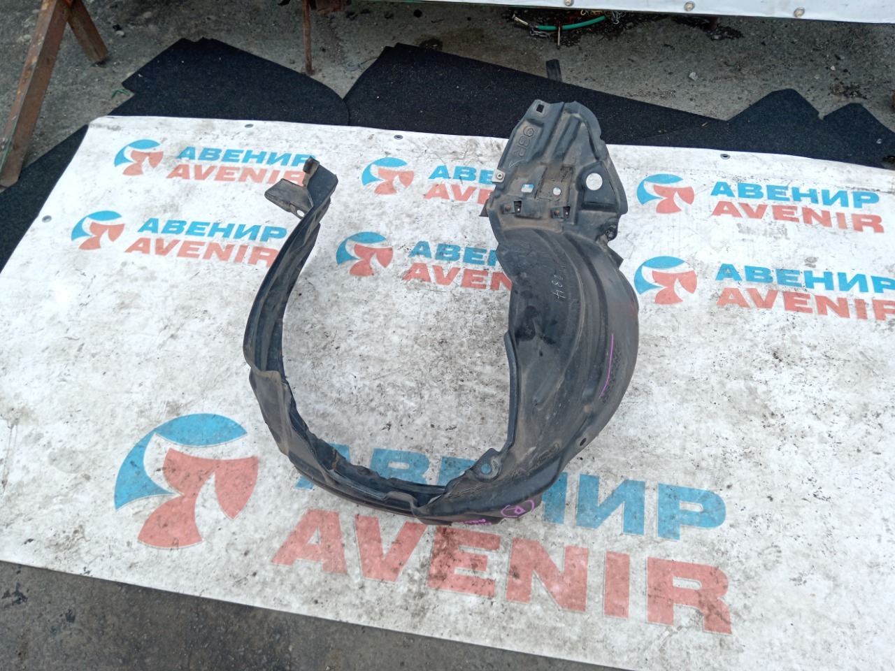 Подкрылок TOYOTA AQUA NHP10 передний правый (б/у)