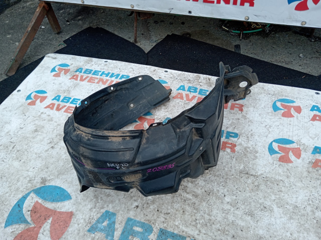 Подкрылок TOYOTA FUNCARGO NCP20 передний левый (б/у)