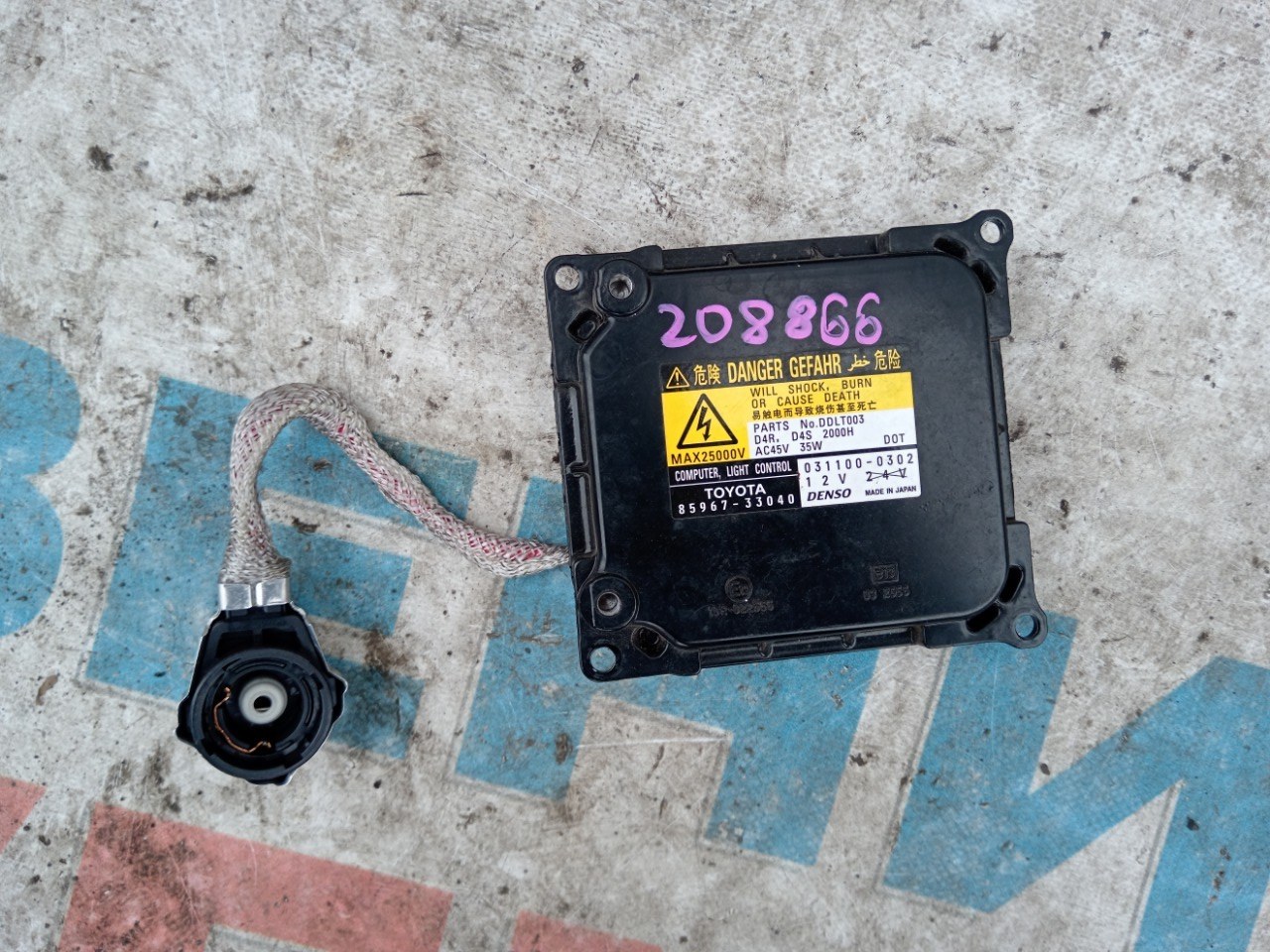 Блок розжига ксенона TOYOTA (б/у) Блок розжига ксенона TOYOTA (б/у)