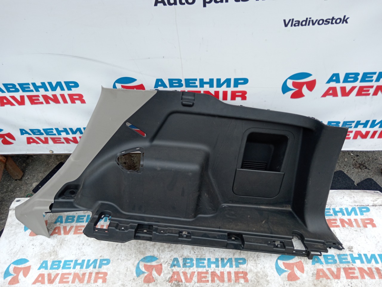 Обшивка багажника HONDA AIRWAVE GJ1 правая (б/у) Обшивка багажника HONDA AIRWAVE GJ1 правая (б/у)
