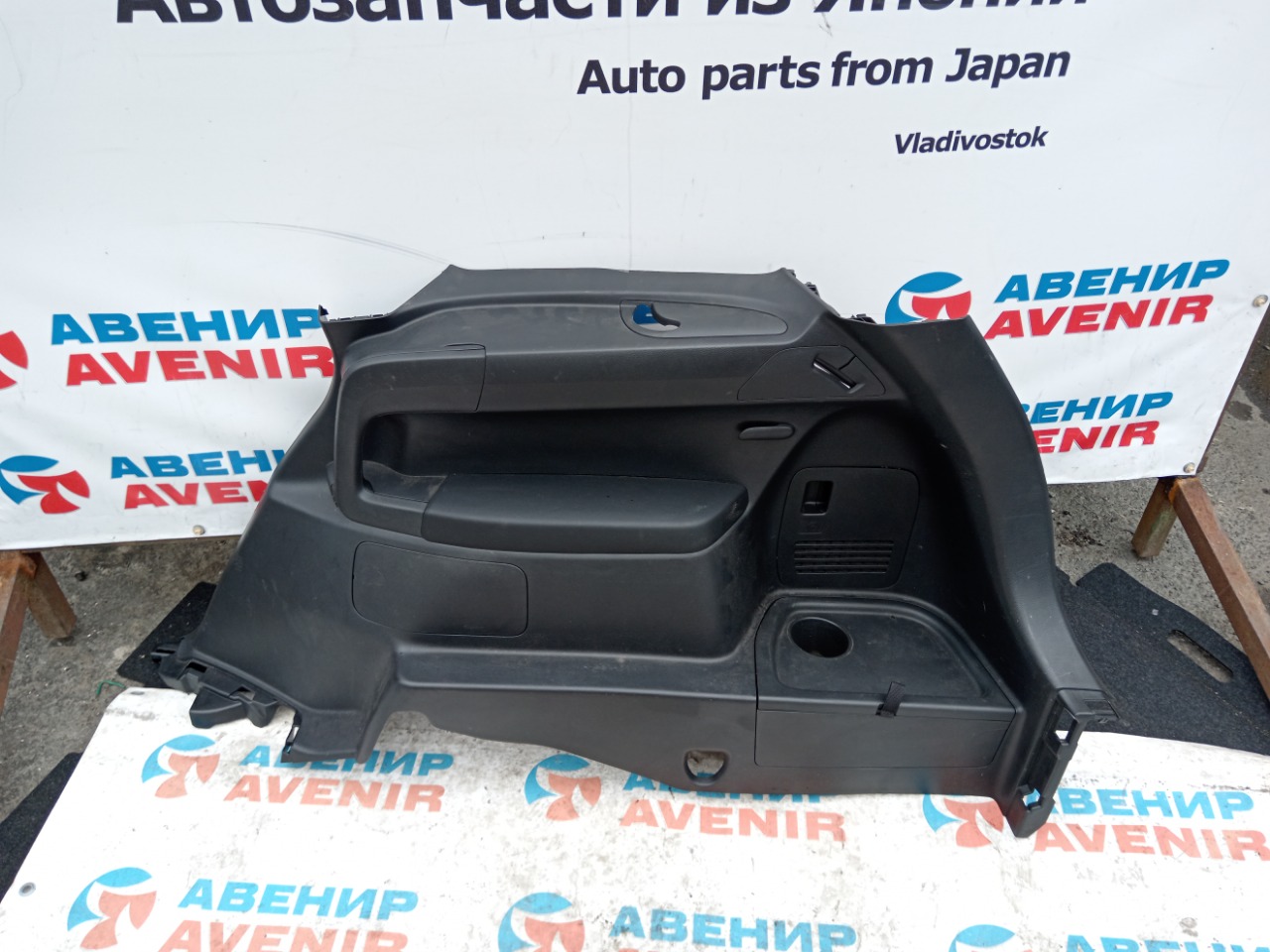 Обшивка багажника HONDA JADE FR4 правая (б/у) Обшивка багажника HONDA JADE FR4 правая (б/у)