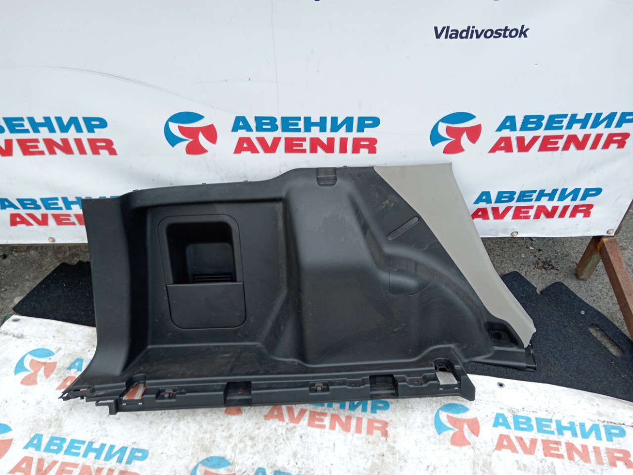 Обшивка багажника HONDA AIRWAVE GJ1 левая (б/у) Обшивка багажника HONDA AIRWAVE GJ1 левая (б/у)