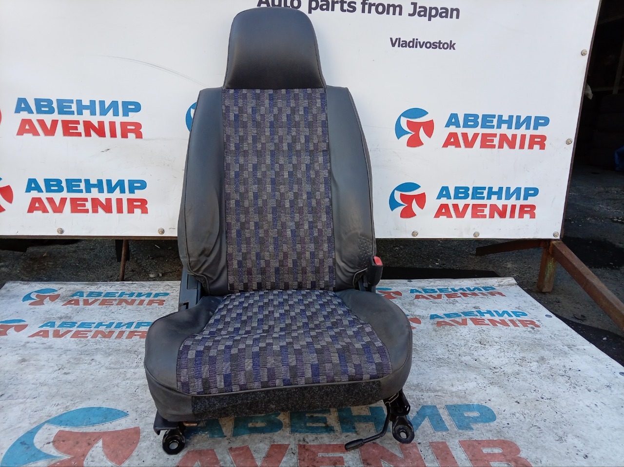 Сидение NISSAN AD Y11 переднее правое (б/у) Сидение NISSAN AD Y11 переднее правое (б/у)