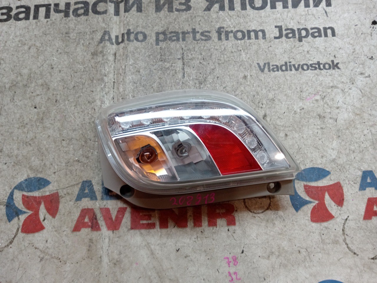 Стоп-сигнал DAIHATSU MIRA E:S LA300S задний правый (б/у)