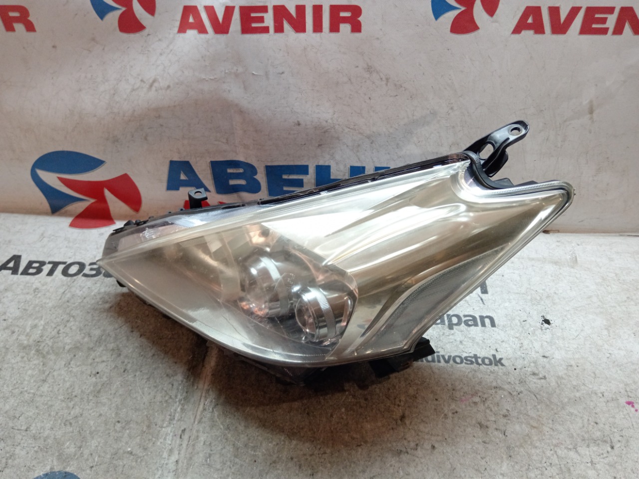 Фара TOYOTA PRIUS ALPHA ZVW41 передняя левая (б/у)