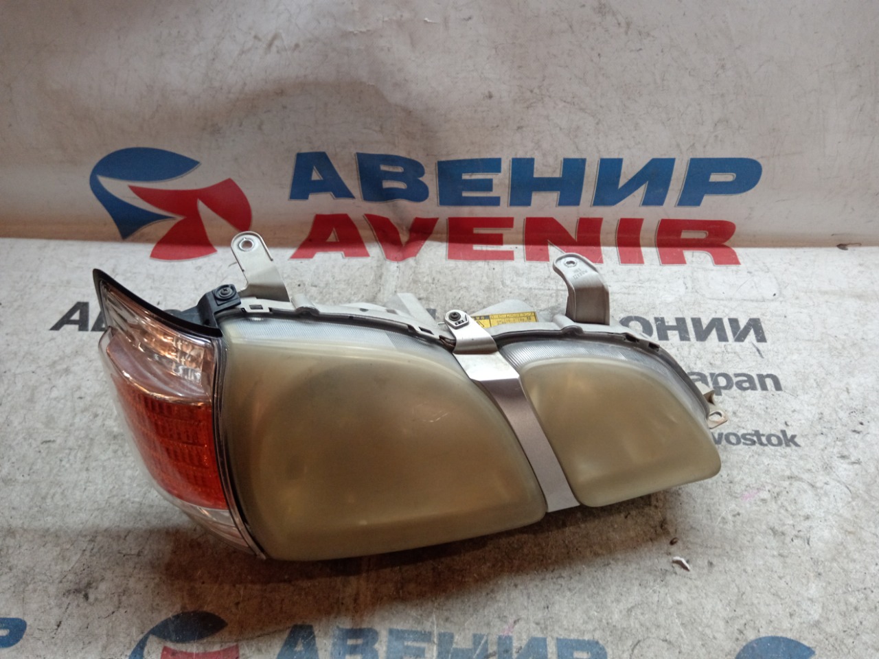 Фара TOYOTA GAIA ACM15 передняя правая (б/у)