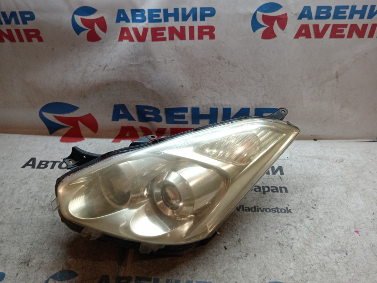 Фара TOYOTA WISH ZNE14 передняя левая (б/у)