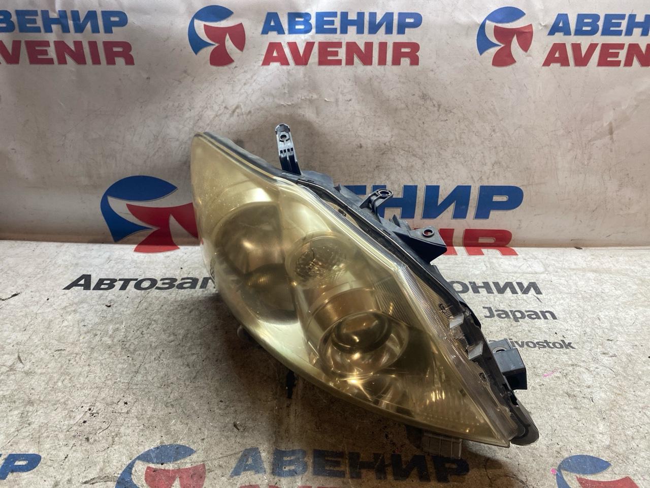 Фара TOYOTA AURIS NZE151N передняя правая (б/у)