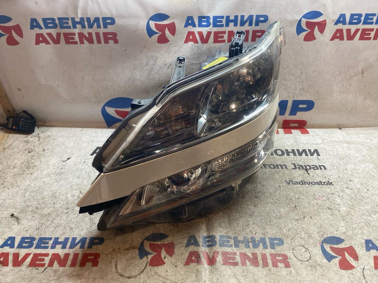 Фара TOYOTA VELLFIRE ANH25 передняя правая (б/у)