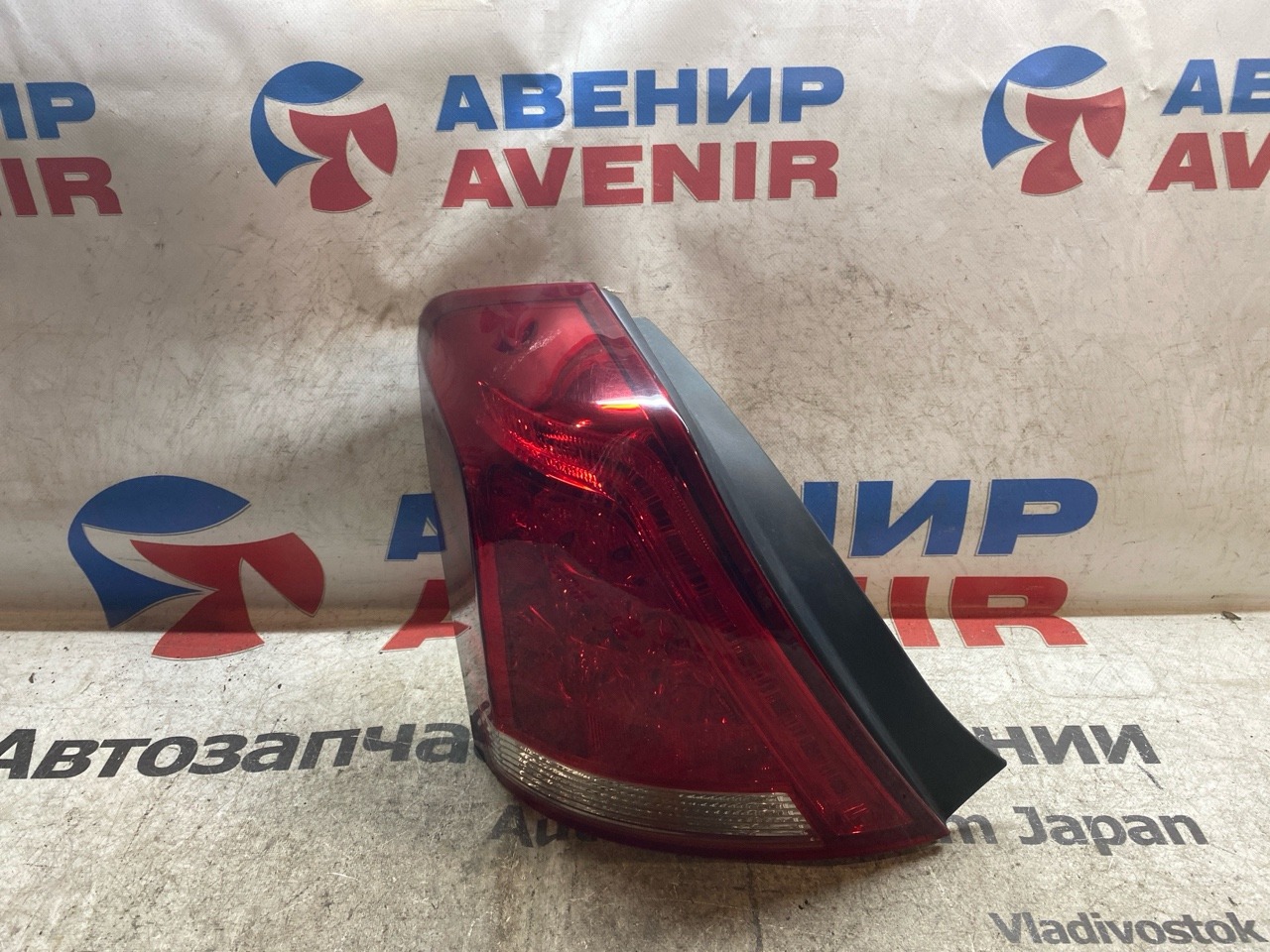 Стоп-сигнал TOYOTA CROWN MAJESTA URS206 задний левый (б/у)