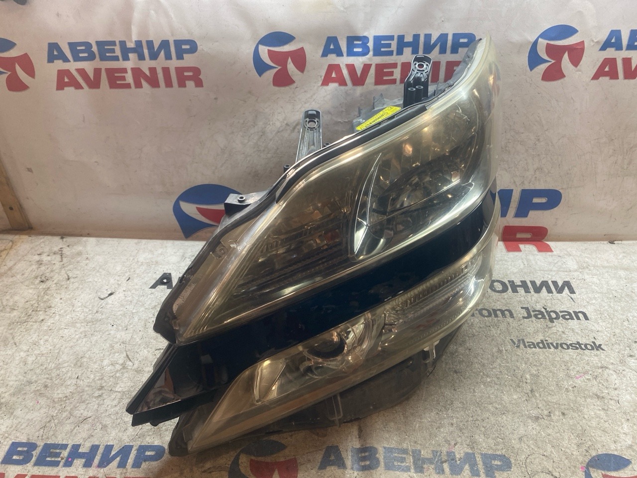 Фара TOYOTA VELLFIRE ANH25 передняя левая (б/у)