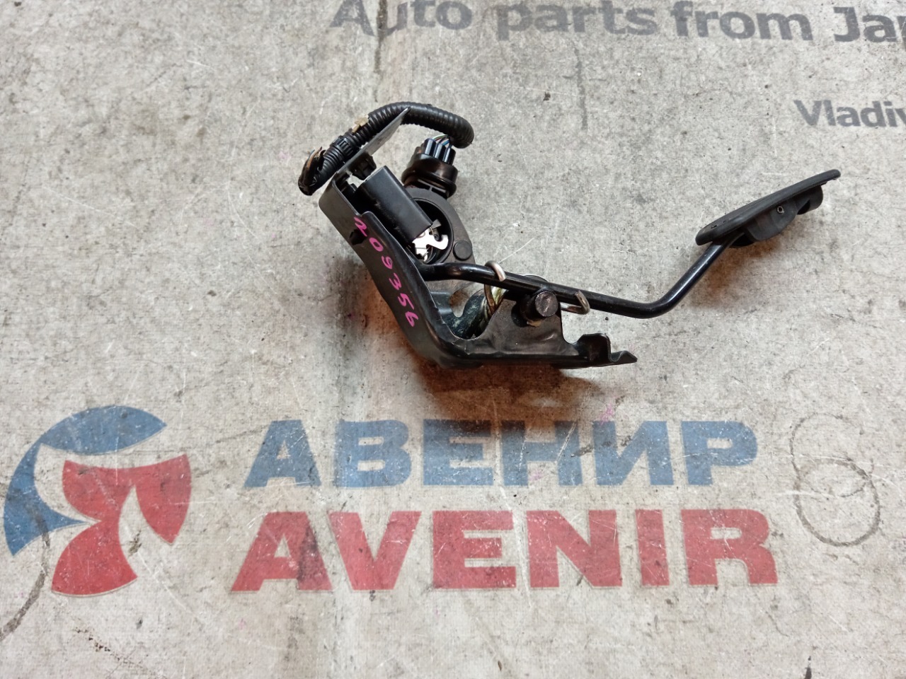 Педаль газа TOYOTA ALPHARD ANH15 (б/у)