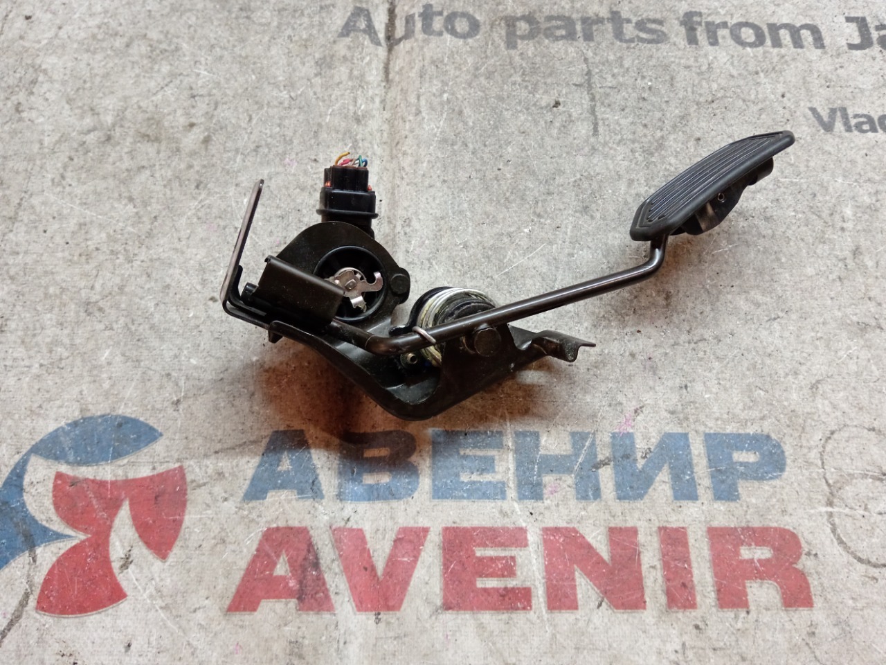 Педаль газа TOYOTA ESTIMA AHR10 (б/у)