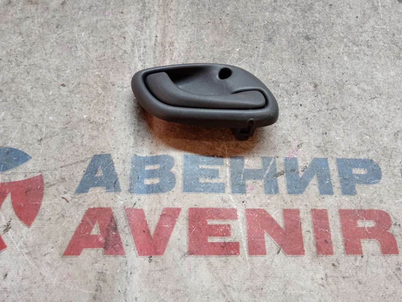 Ручка двери внутренняя SUZUKI JIMNY JB23W правая (б/у)