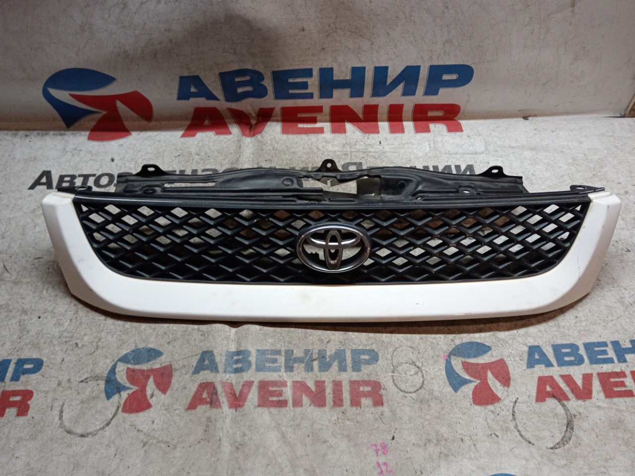 Решетка TOYOTA HIACE REGIUS RCH41 (б/у)