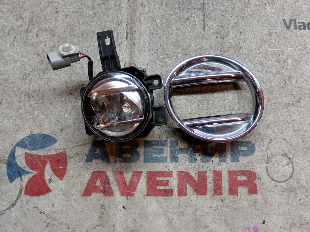 Туманка DAIHATSU CAST LA260S передняя левая (б/у)