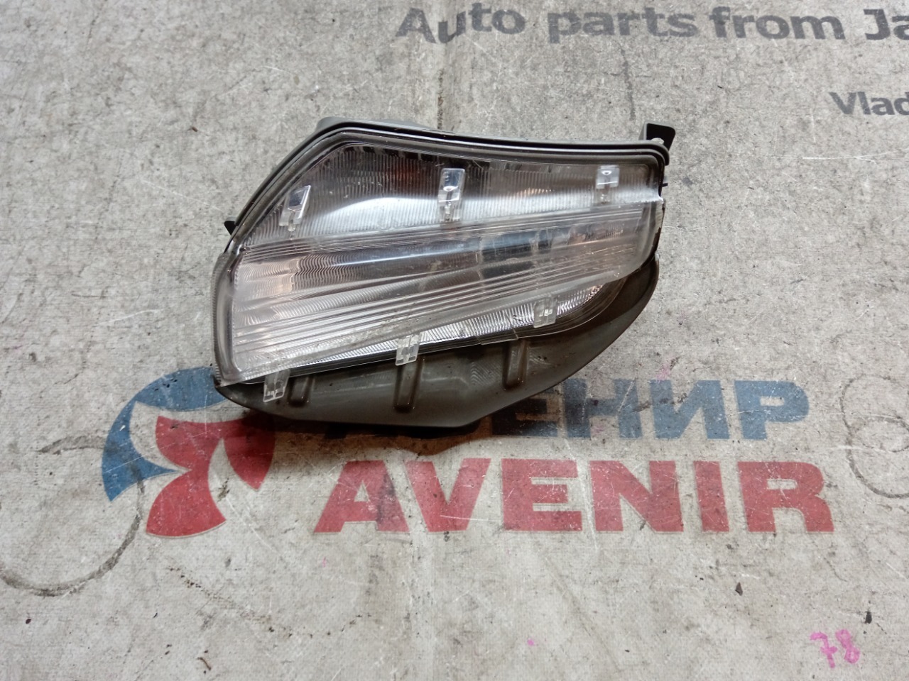 Повторитель бамперный TOYOTA PRIUS A ZVW41 передний левый (б/у)