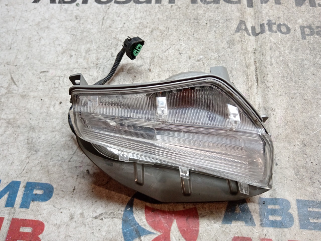 Повторитель бамперный TOYOTA PRIUS A ZVW41 передний правый (б/у)