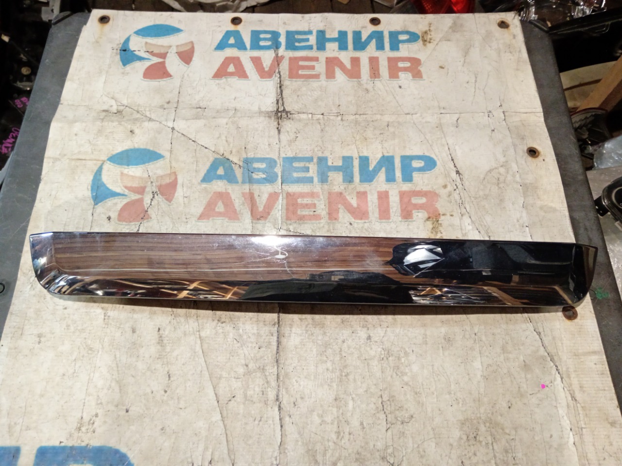 Накладка 5-й двери NISSAN X-TRAIL TNT31 (б/у)