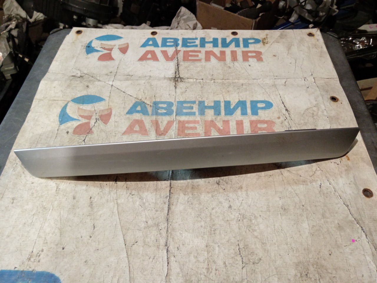 Накладка 5-й двери TOYOTA AQUA NHP10 (б/у)