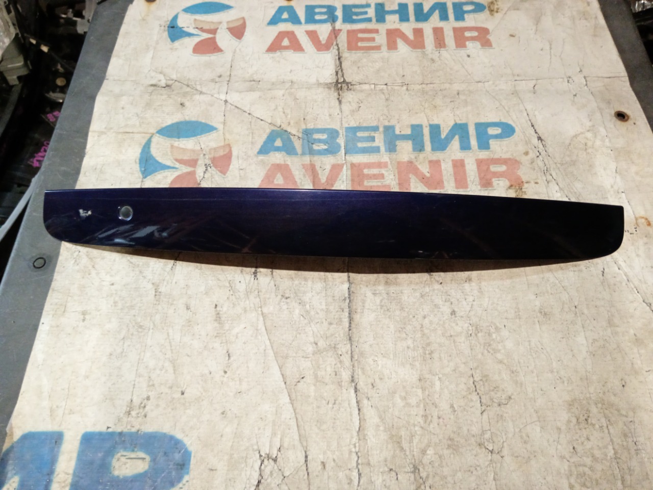 Накладка 5-й двери MAZDA VERISA DC5R (б/у)