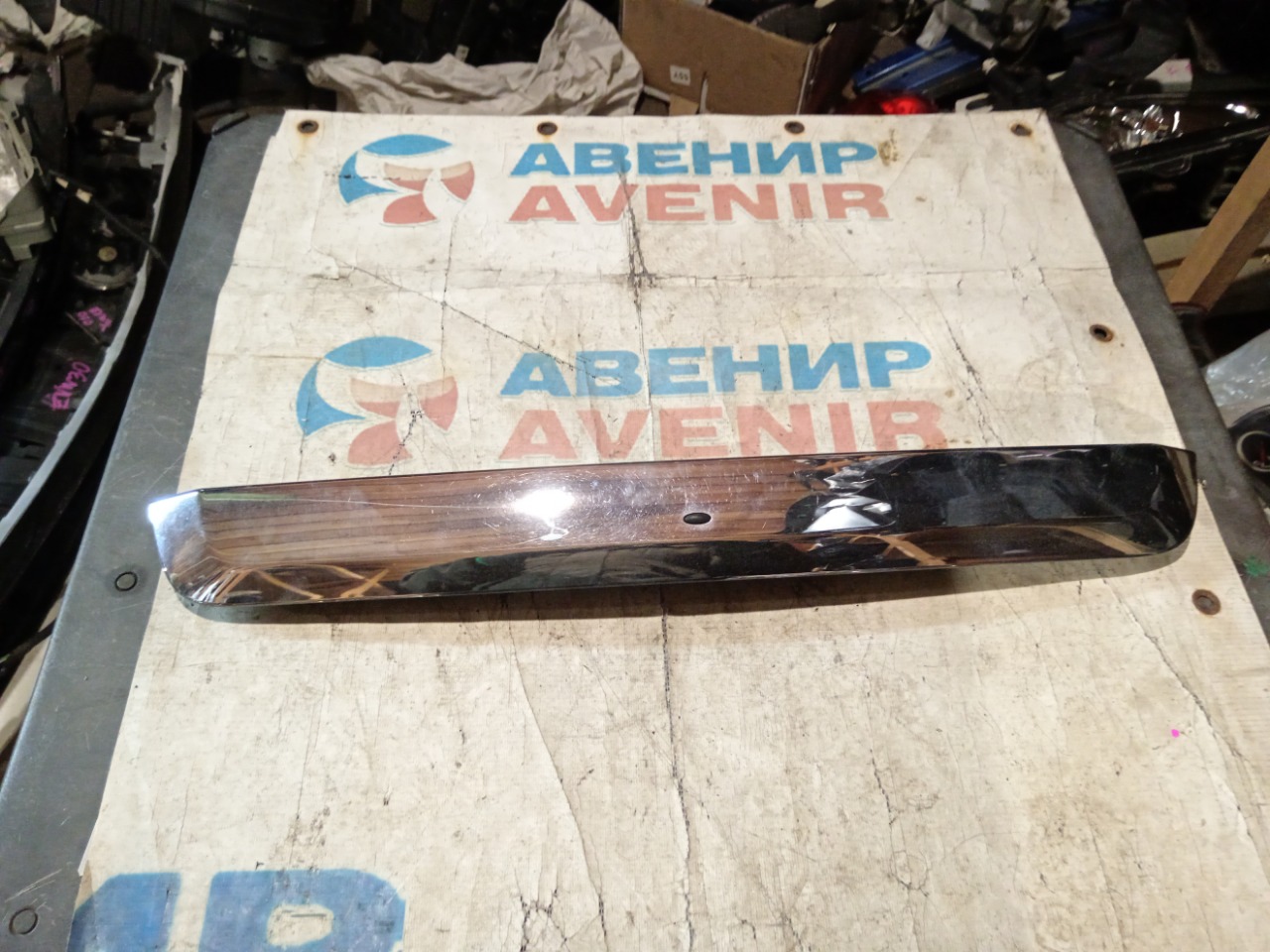 Накладка 5-й двери NISSAN X-TRAIL TNT31 (б/у)