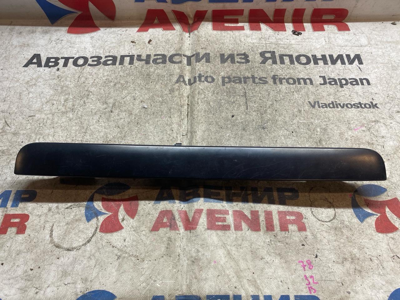 Накладка 5-й двери TOYOTA TOWN ACE S412M (б/у)