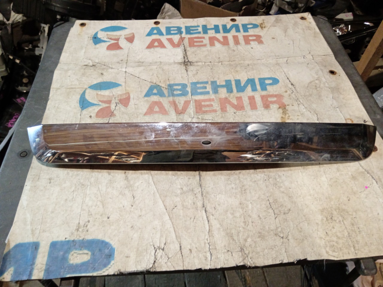 Накладка 5-й двери NISSAN X-TRAIL TNT31 (б/у)