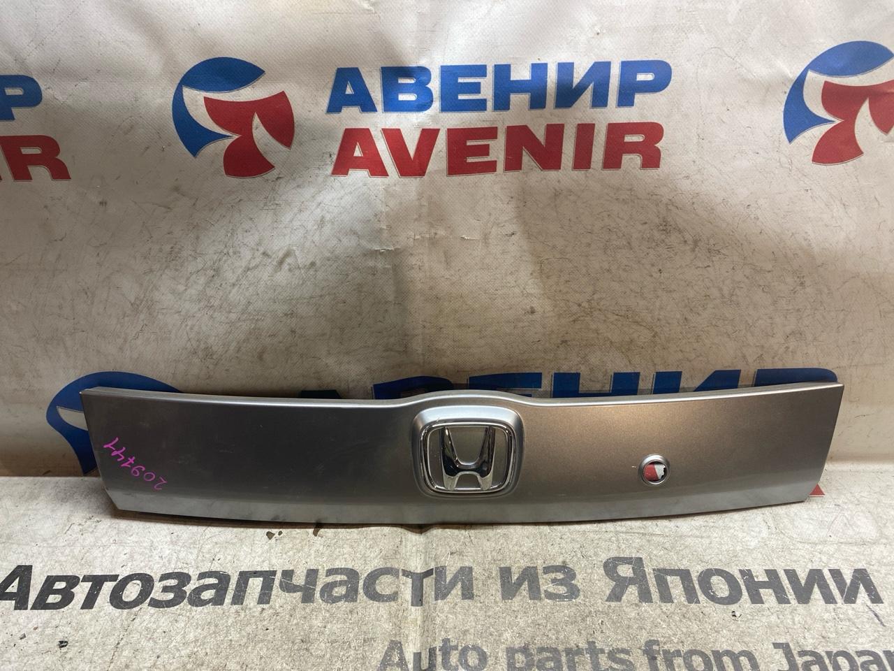 Накладка 5-й двери HONDA FIT GD1 (б/у)