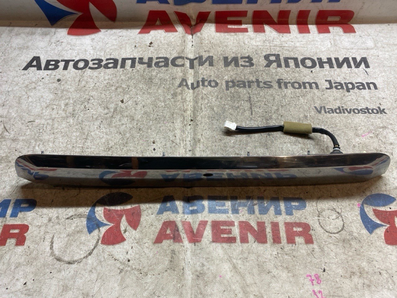 Накладка 5-й двери NISSAN X-TRAIL TNT31 (б/у)