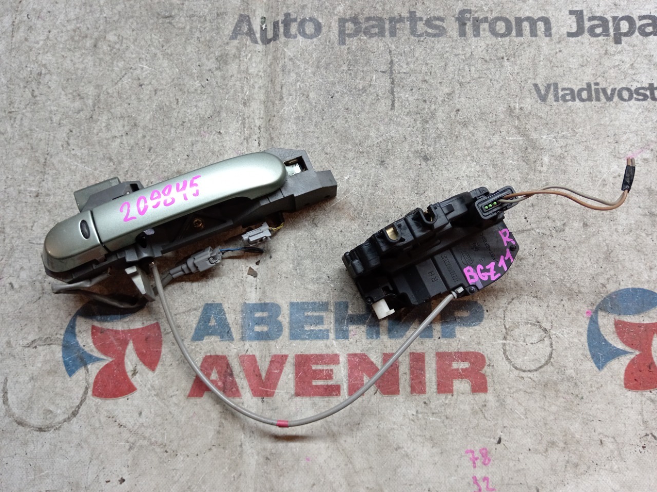 Замок 5-й двери NISSAN CUBE BZ11 задний (б/у)