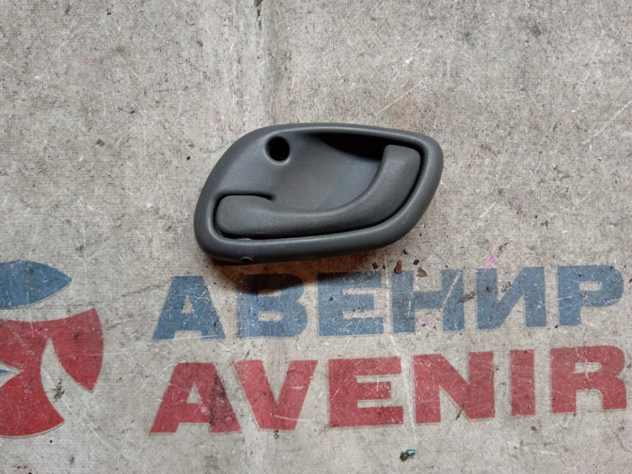 Ручка двери внутренняя SUZUKI JIMNY JB23W правая (б/у)