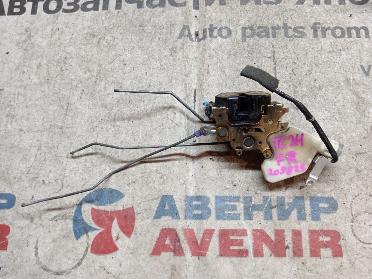 Замок двери NISSAN SERENA PC24 передний правый (б/у)