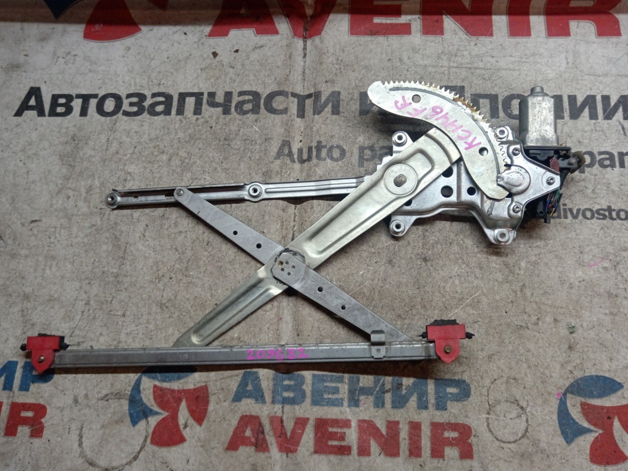 Стеклоподъемник TOYOTA GRAND HIACE KCH46 передний правый (б/у)