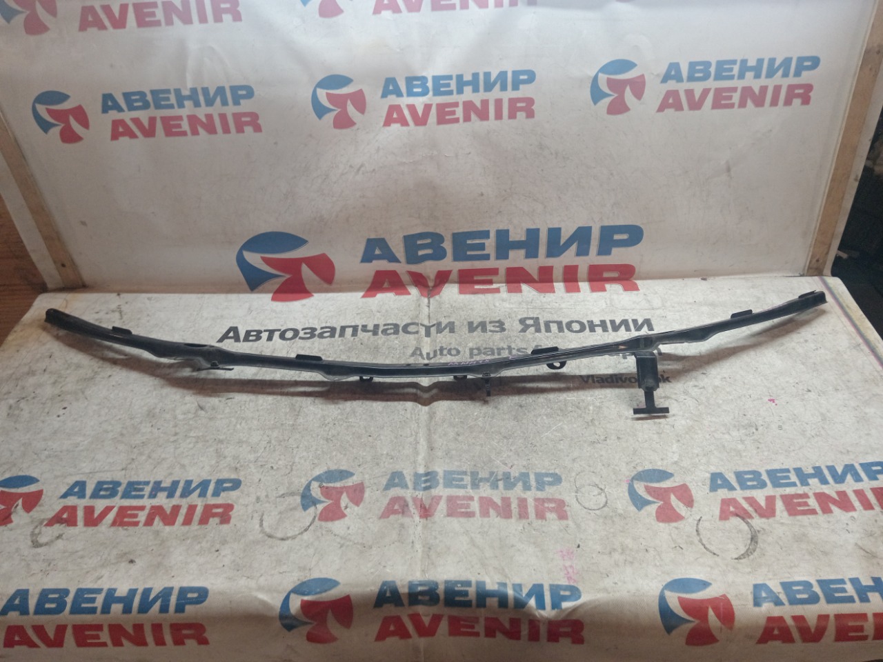 Планка под фары TOYOTA ALPHARD ANH10 передняя (б/у)