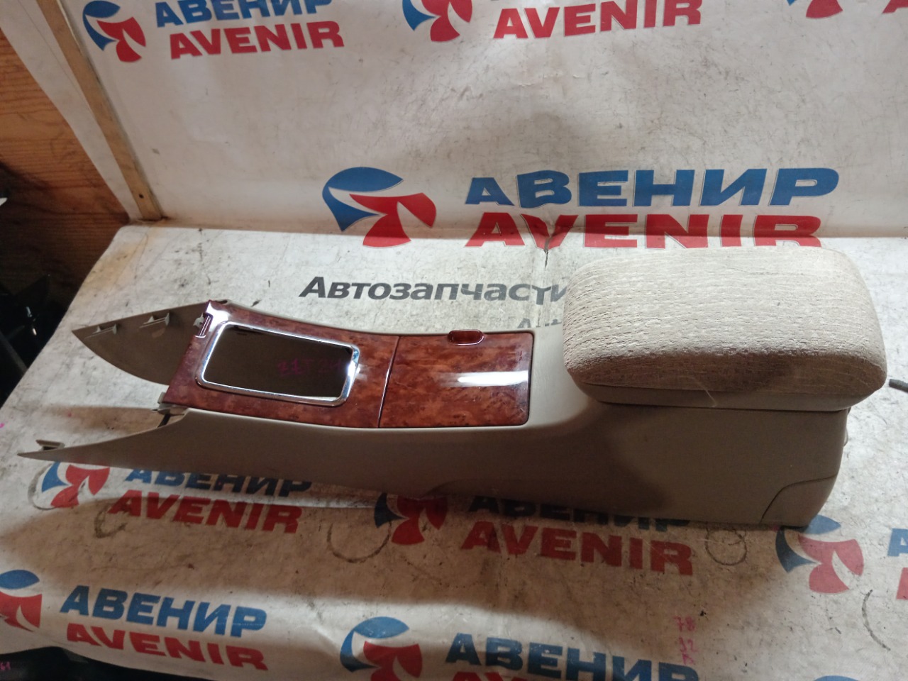 Бардачок между сиденьями TOYOTA PREMIO AZT240 (б/у)