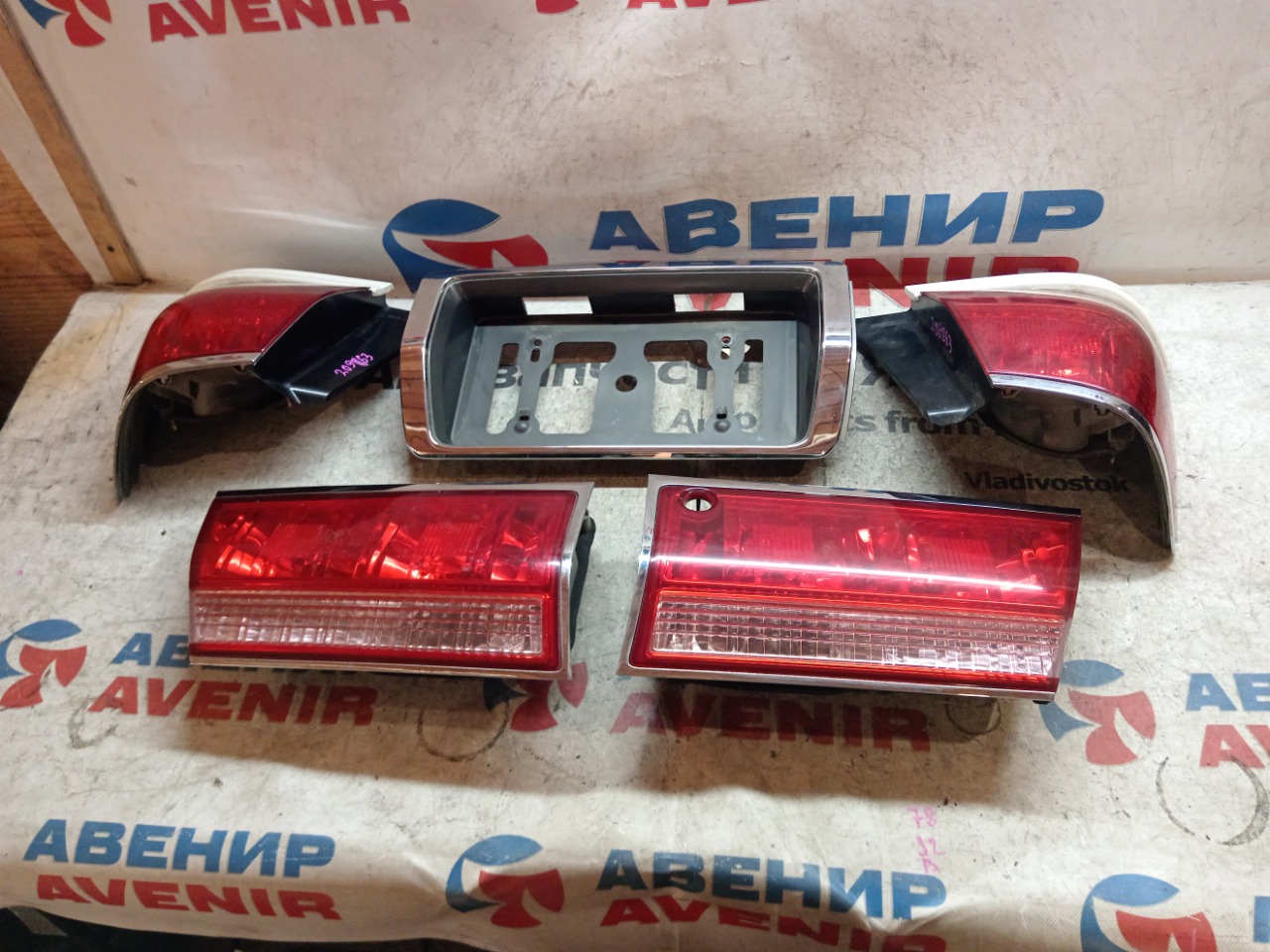 Стоп-сигнал TOYOTA CROWN JZS171 задний левый (б/у)