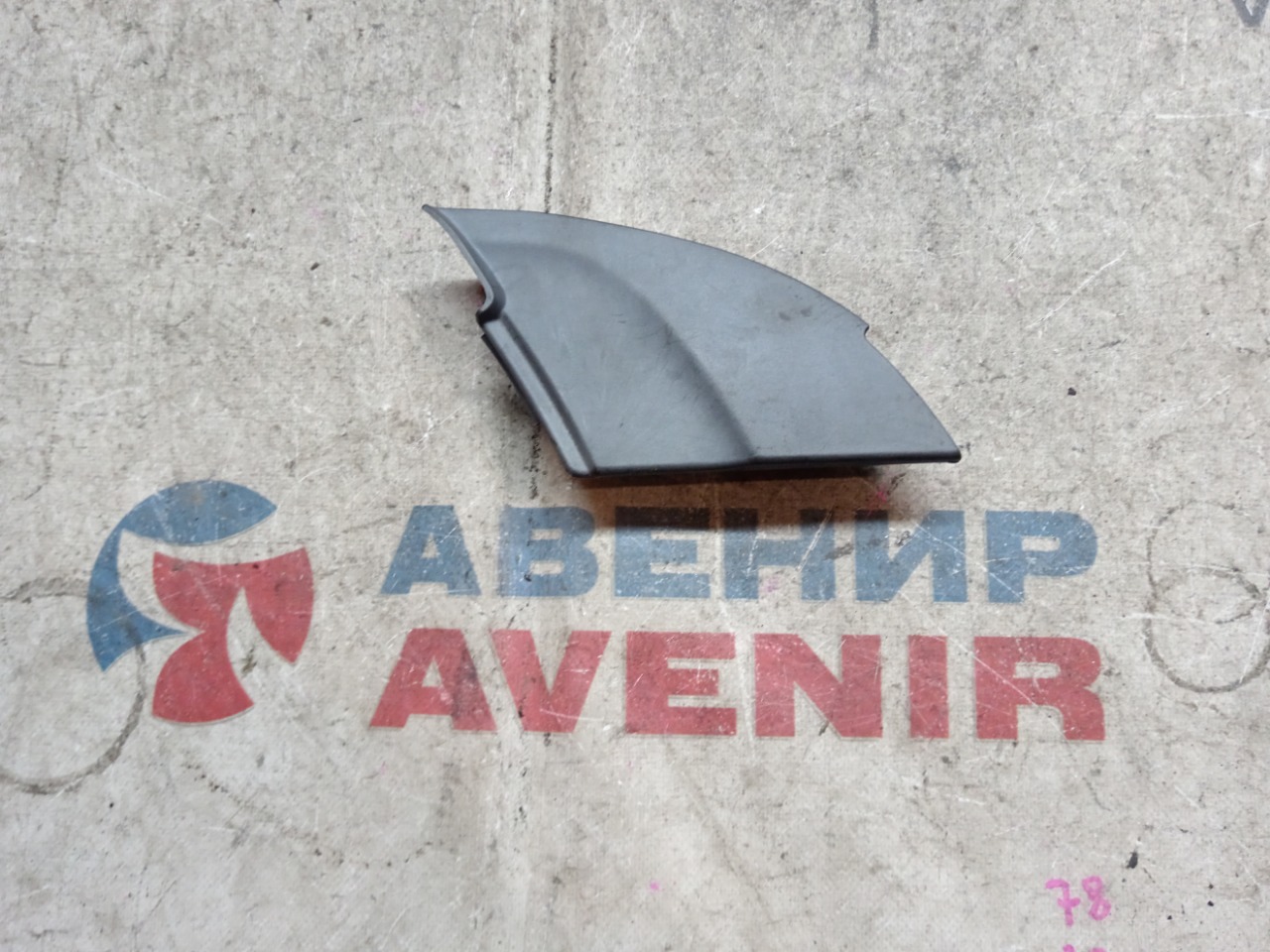 Уголок жабо DAIHATSU CAST LA260S левый (б/у)