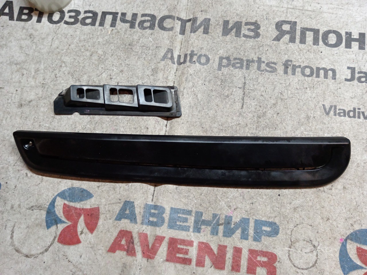 Накладка декоративная NISSAN VANETTE VUJNC22 задняя правая (б/у)