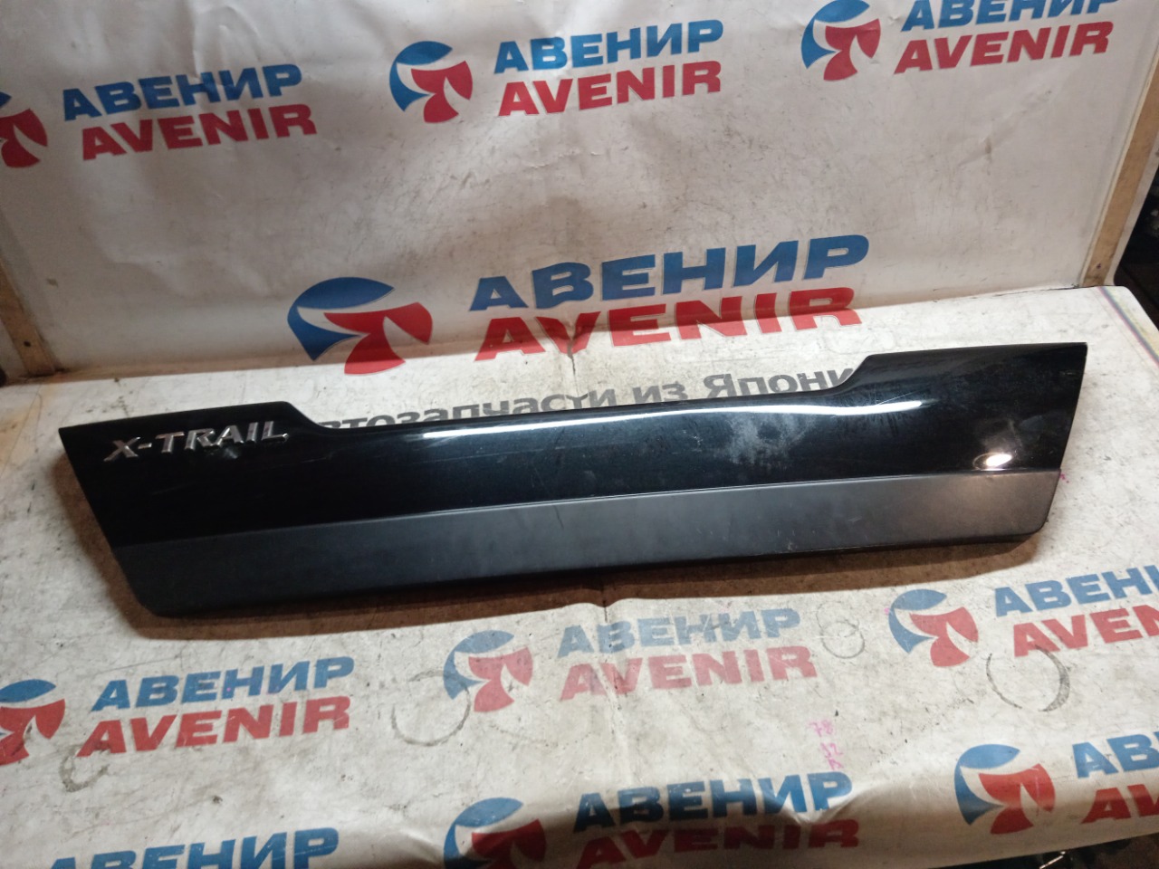 Накладка 5-й двери NISSAN X-TRAIL DNT31 (б/у)