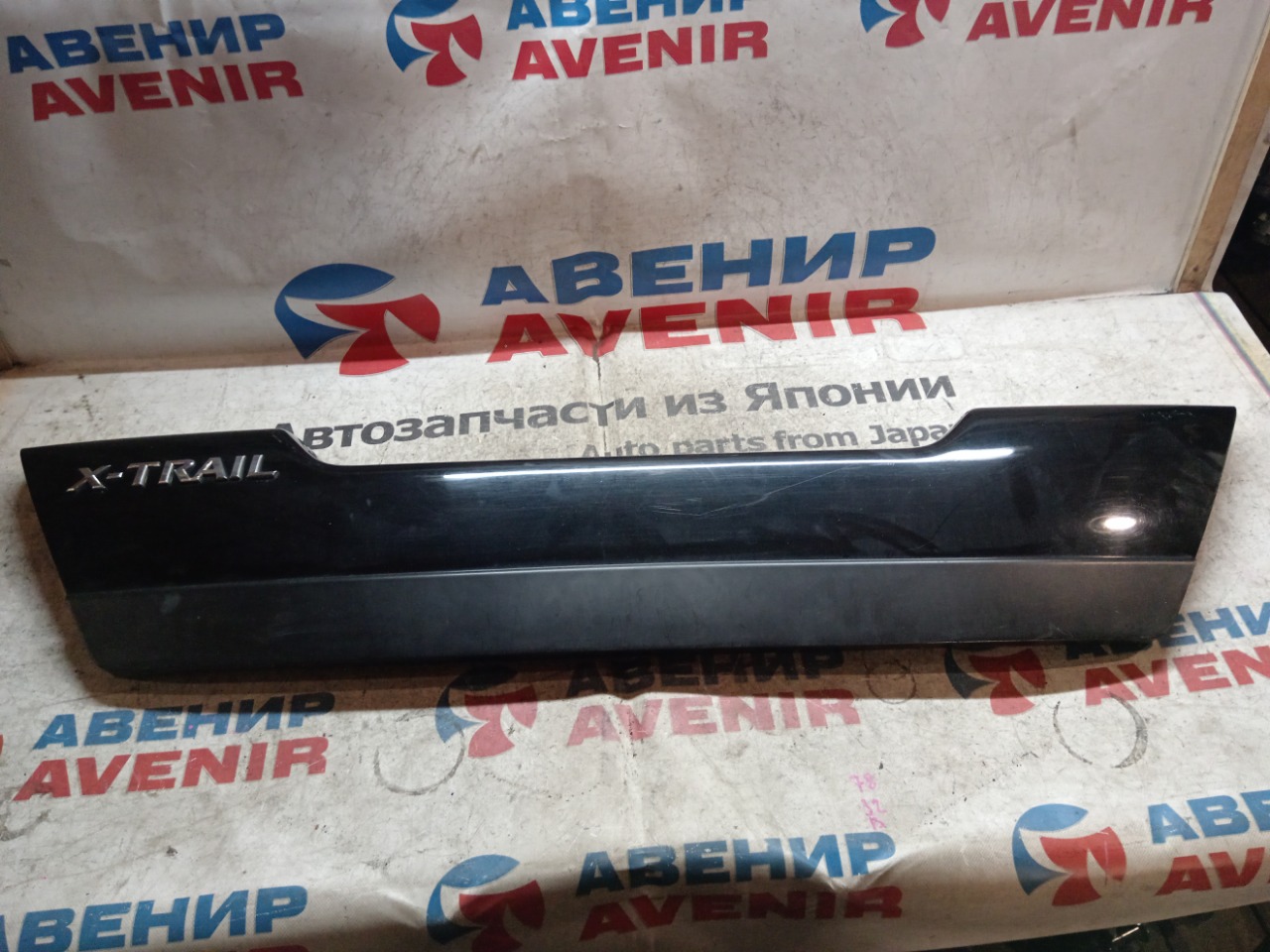 Накладка 5-й двери NISSAN X-TRAIL DNT31 (б/у)