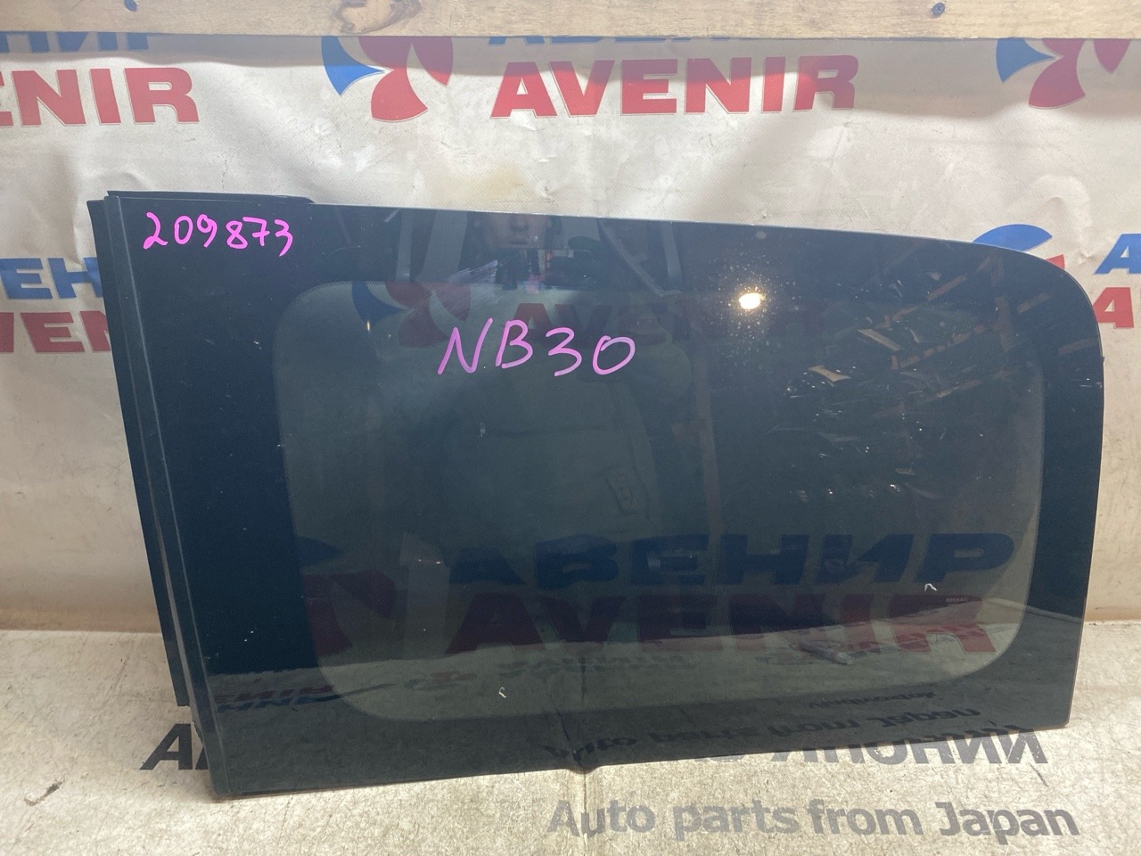 Стекло собачника NISSAN LAFESTA B30 заднее левое (б/у)