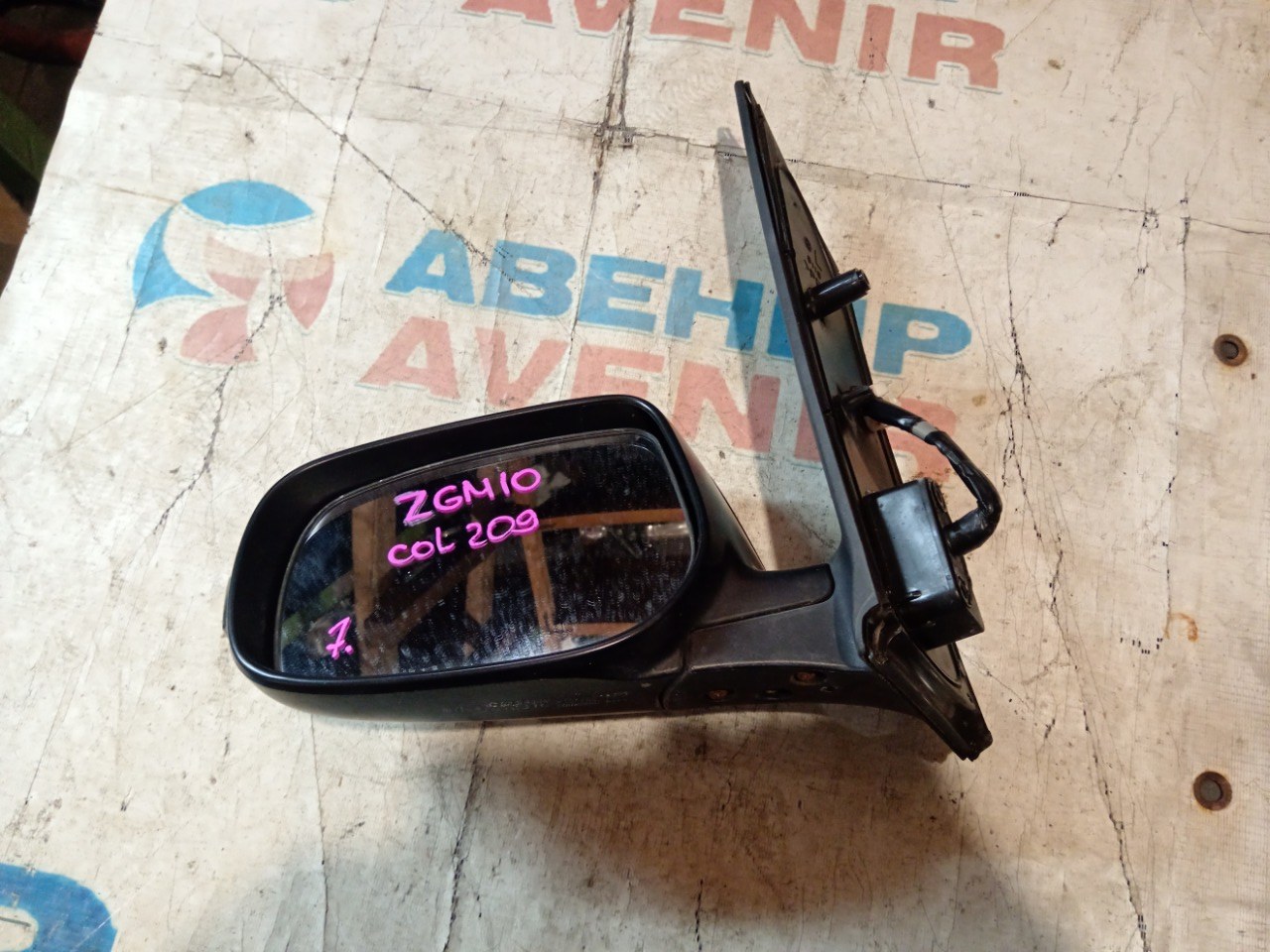 Зеркало TOYOTA ISIS ZNM10G переднее левое (б/у)