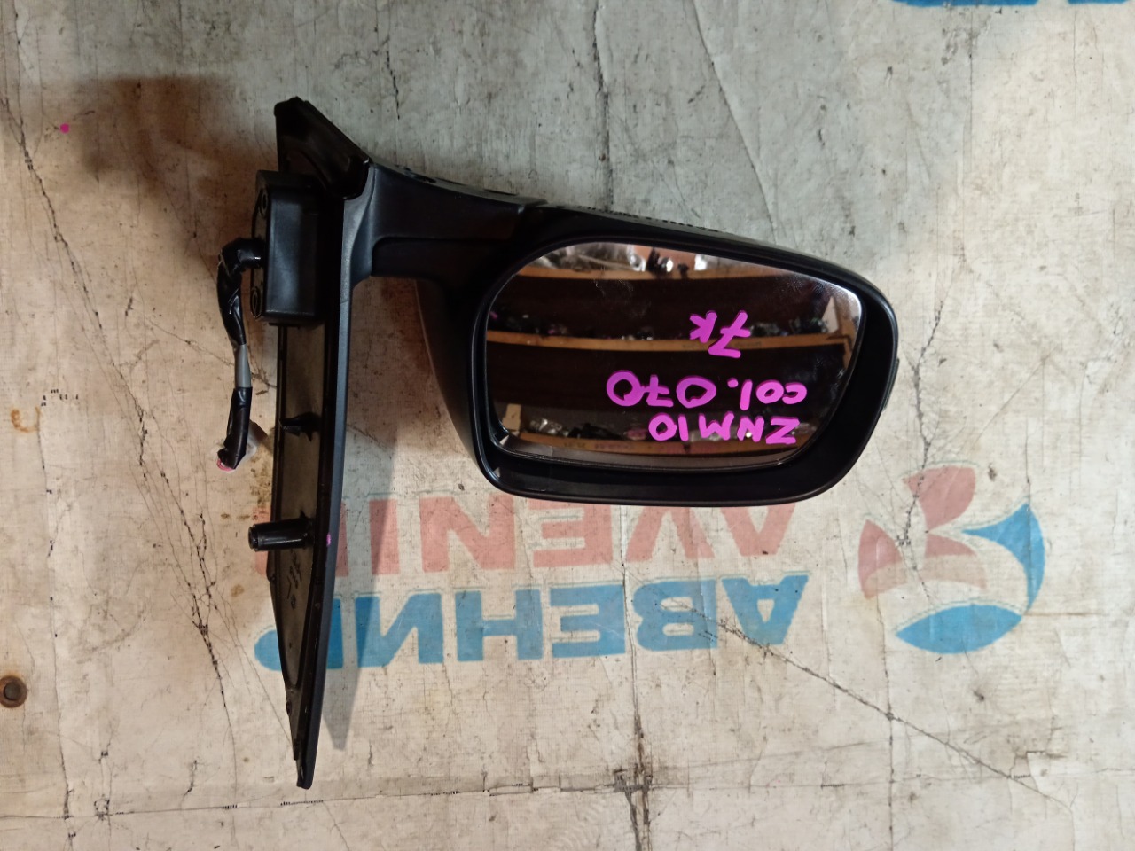 Зеркало TOYOTA ISIS ZNM10G переднее левое (б/у)